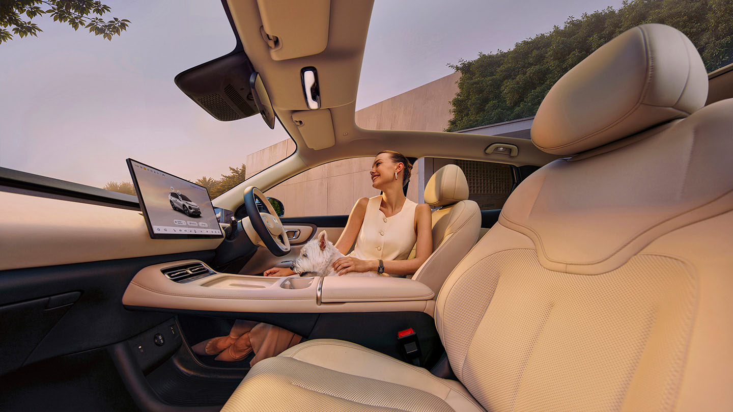 Right-hand-drive cabin and panoramic roof of a 2026 Changan NEVO Q05